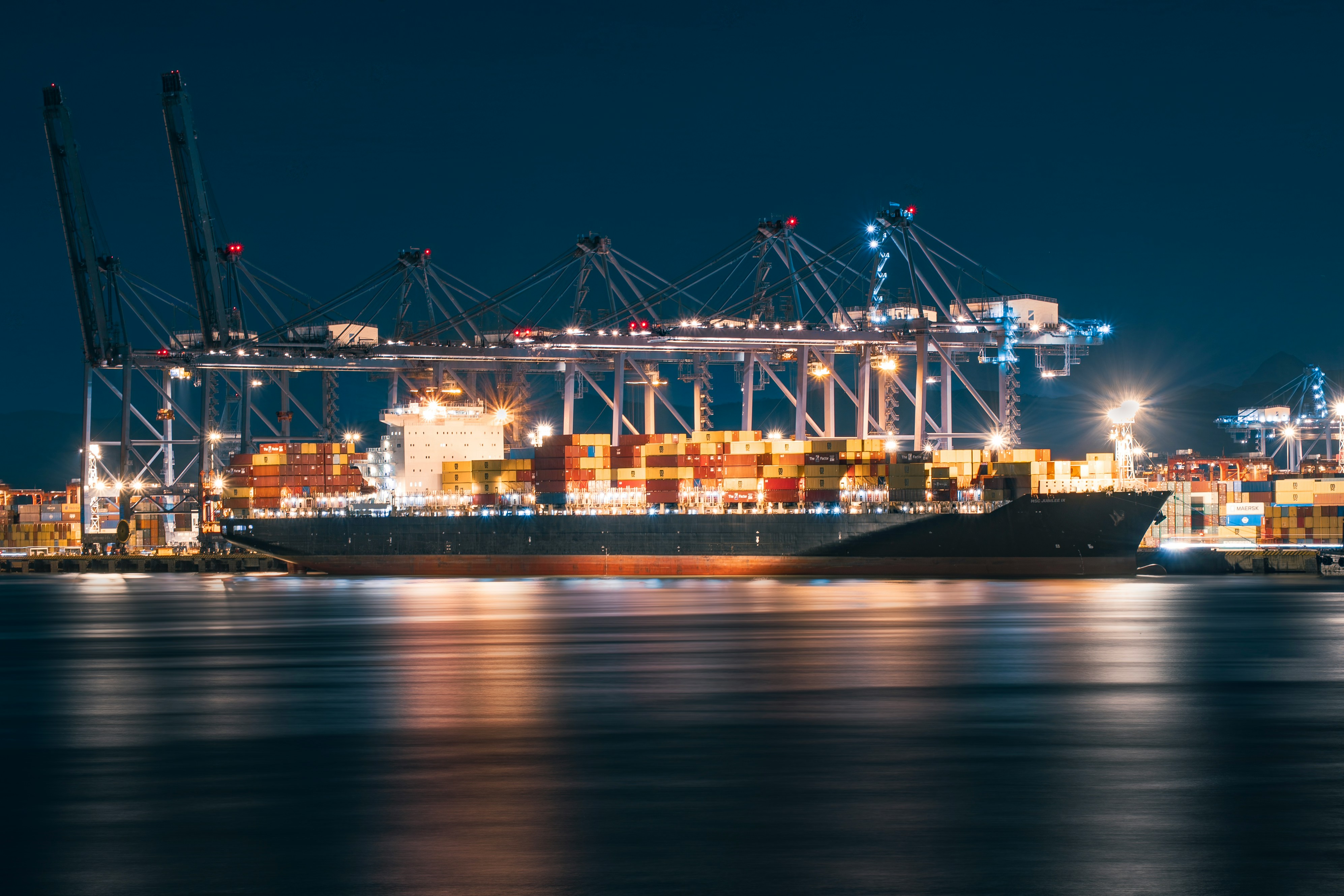 Pool Cover Storage Containers The 100% duty on Chinese cranes now moves with the US-China truce, two ...