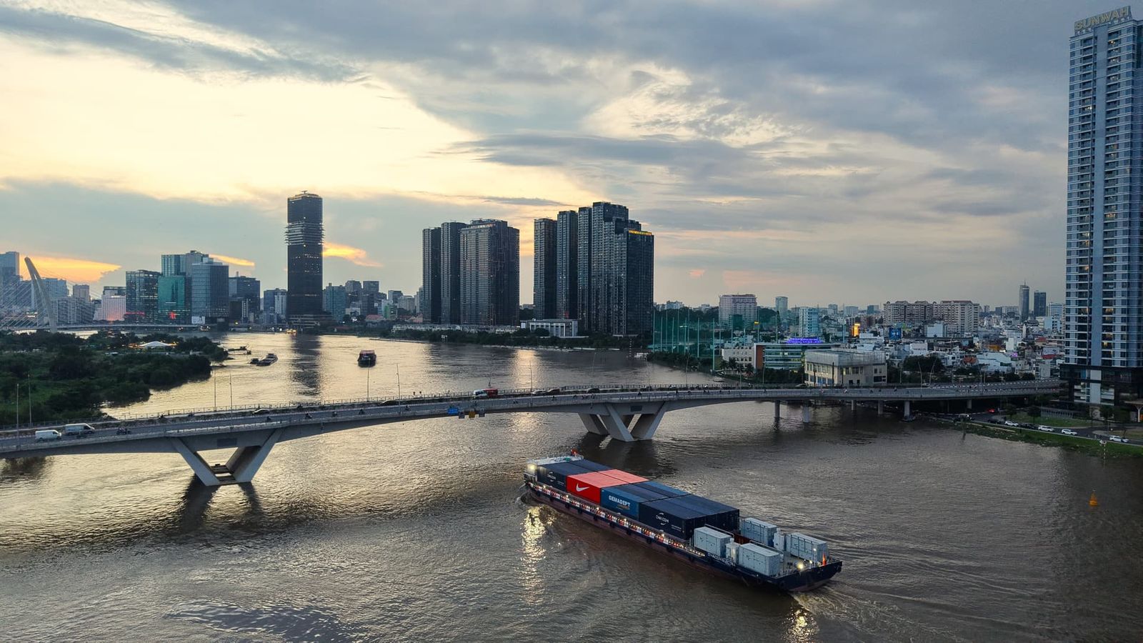 Cma Week CMA CGM, Nike and Gemadept launch electric container barge to Gemalink ...